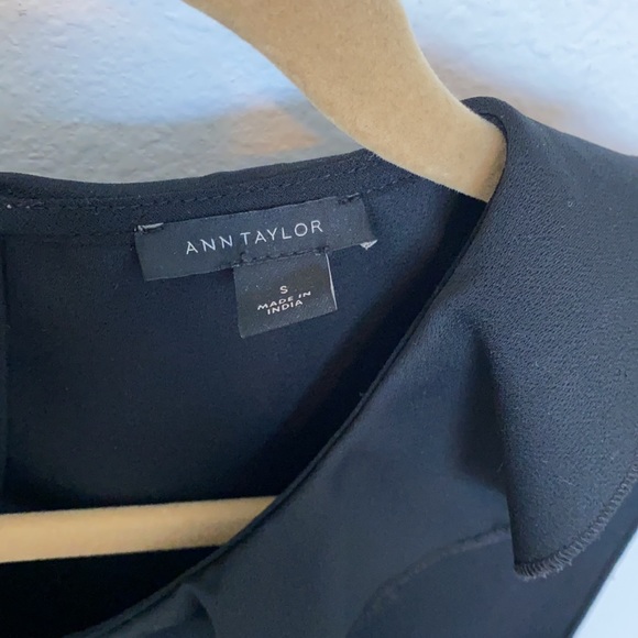 Sleeveless Ruffe Blouse - Picture 2 of 4